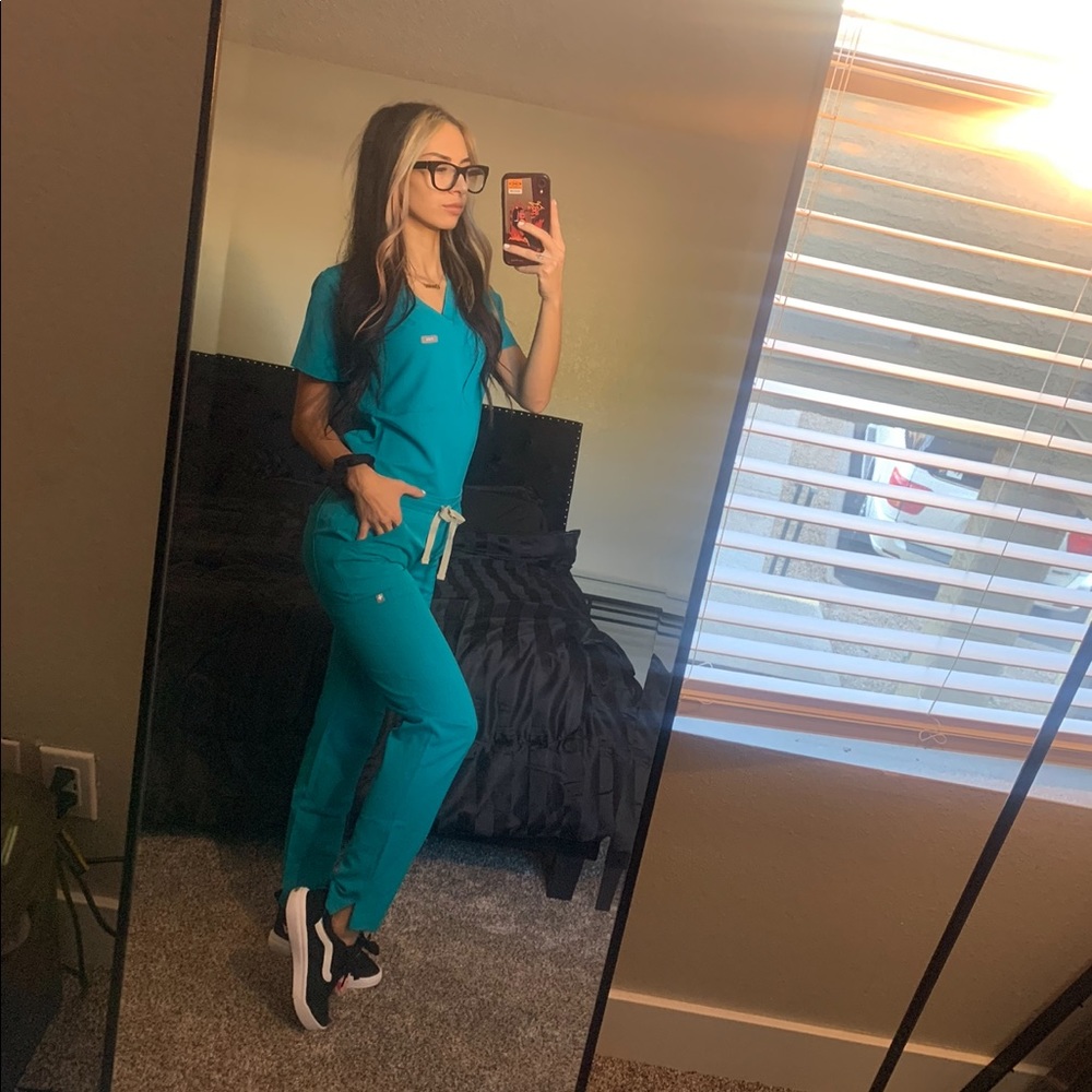 Figs Teal Top in Catarina Style